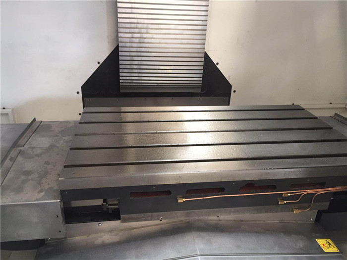 High Precision Vertical CNC Milling Machine VMC1060 For Metal Processing