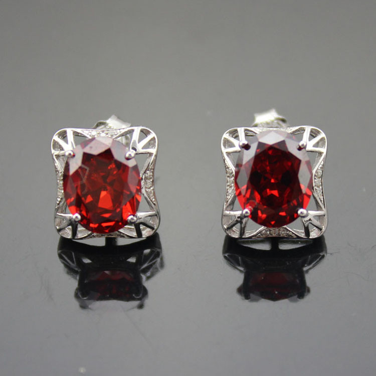 Women Fashion Jewelry 925 Silver Oval Garnet Cubic Zirconia Stud Earrings (E05)
