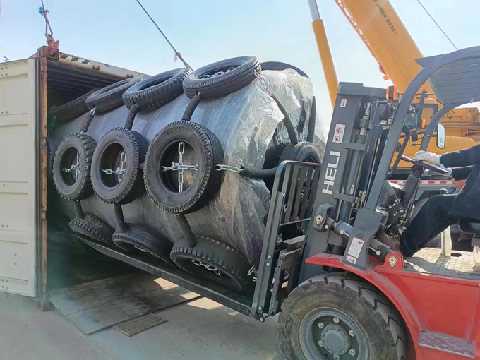 2X4m Foam Filled Fender With Chain Net 70kg/M³ Density 19mm Polyurea Thickness 2
