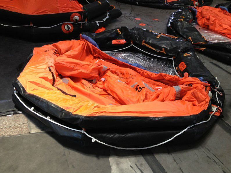 reversible open type inflatable life raft