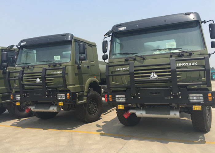 Gasoline Transporting Oil Tank Truck / Petroleum Tanker Trucks 4X4 LHD SGS Approved