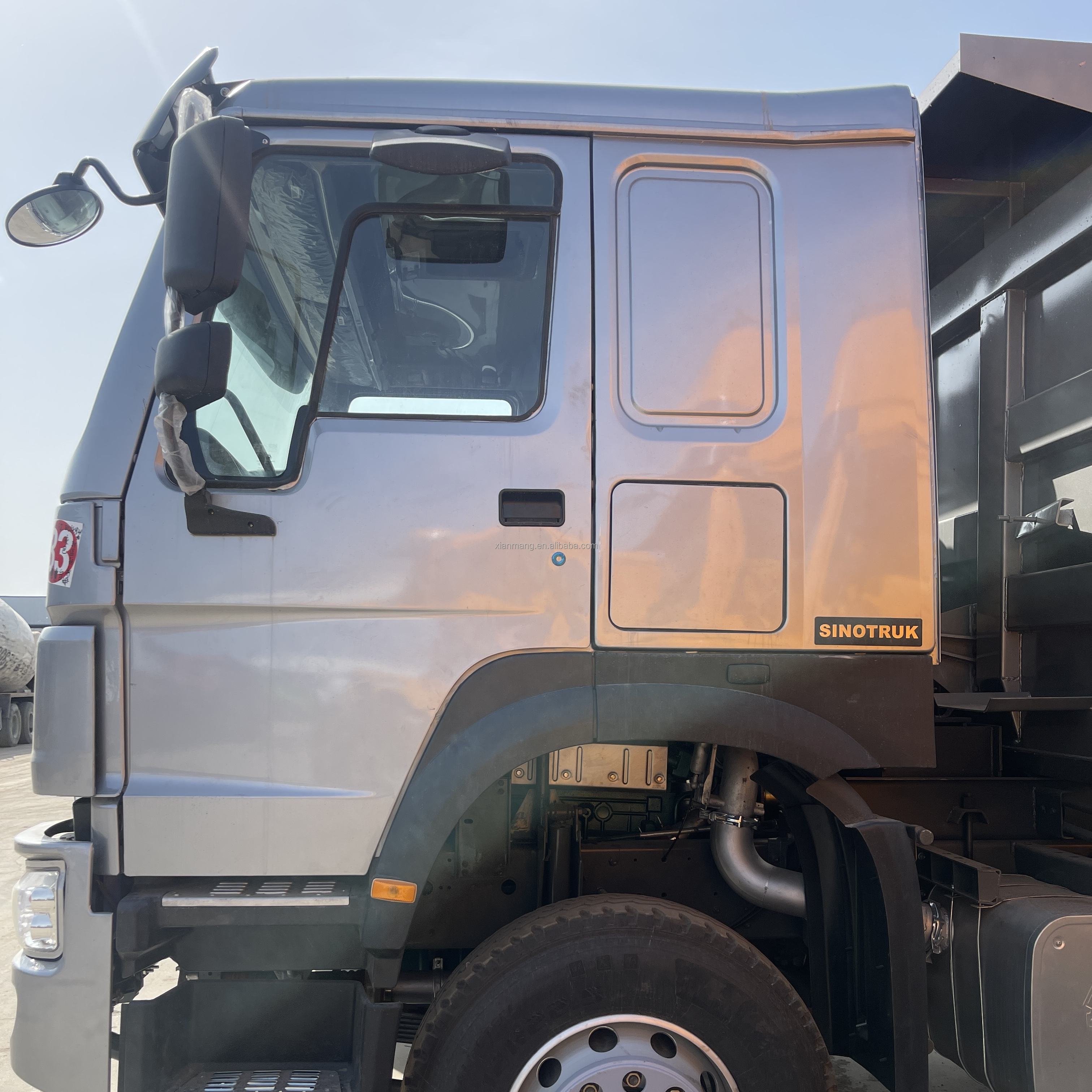 Left Steering Sinotruk Howo 6x4 Dump Truck Used 375hp 10 Wheels 20CBM Tipper Trucks