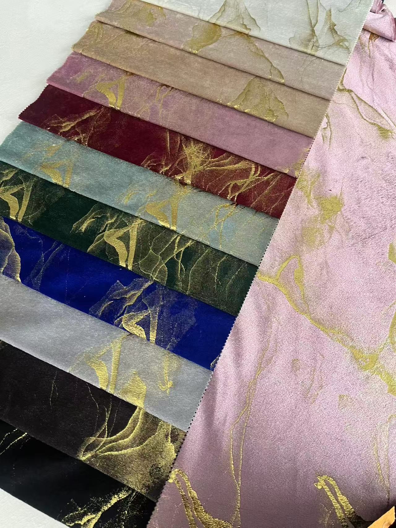 Luxury Velvet Curtain Fabric 100% Polyester Knitted Gold Foil Bronzing