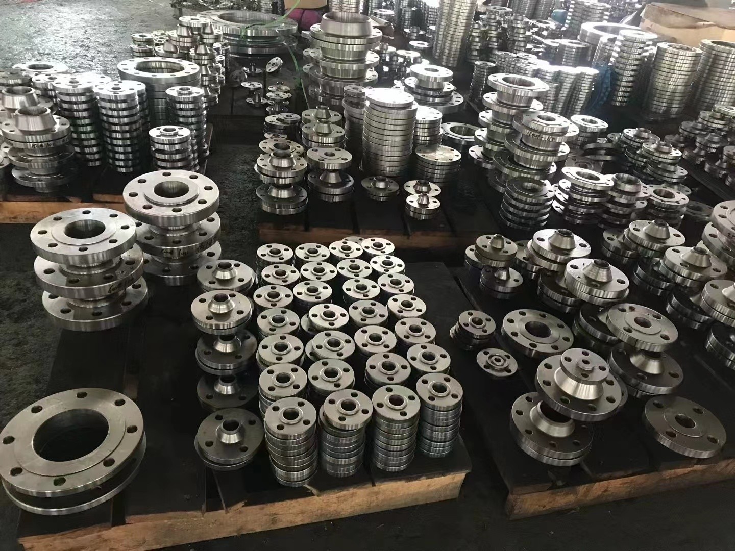 DIN Lap Joint Socket Weld Pipe Flanges DN10 Female Threaded Bearing 3 Inch