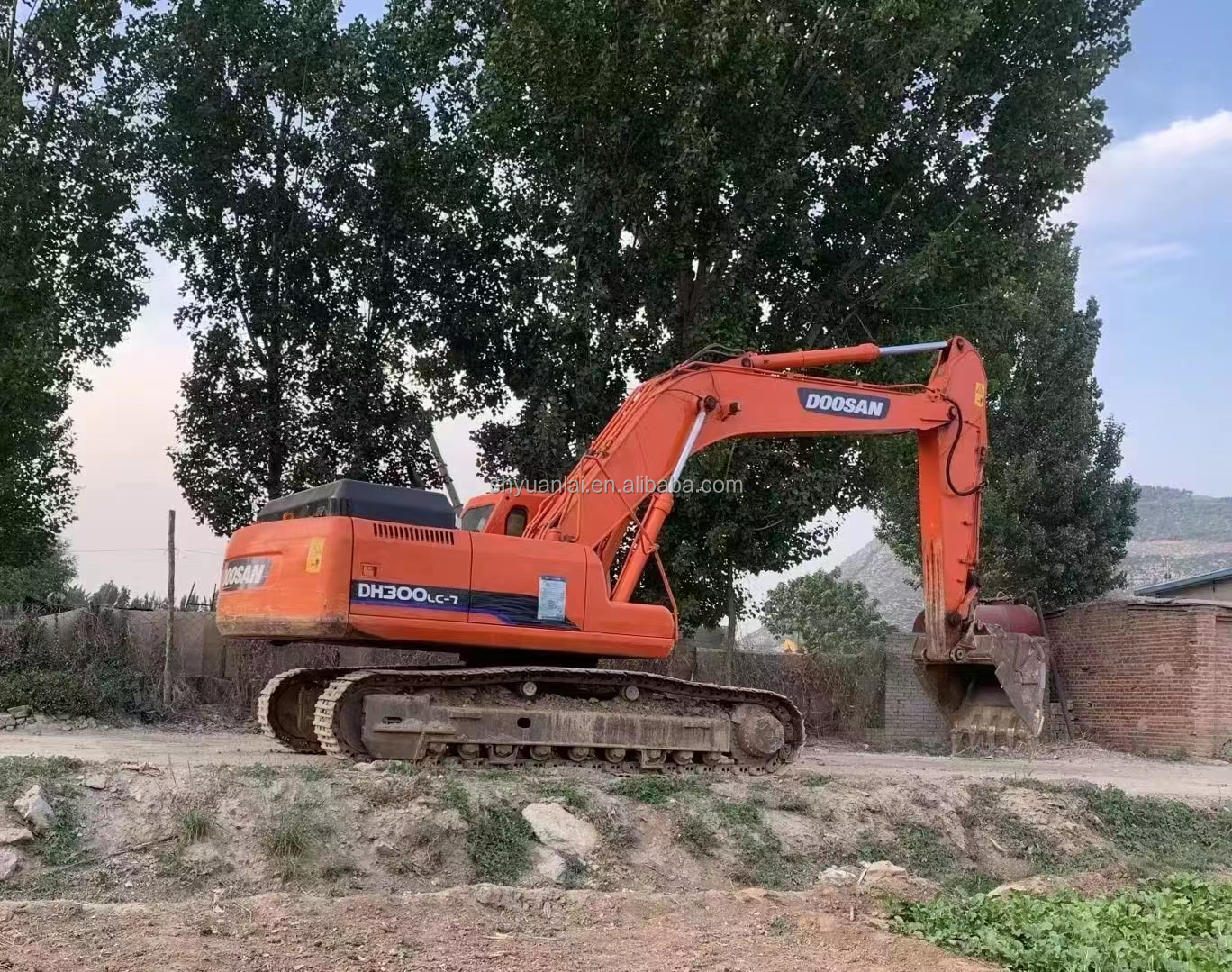 30Ton Doosan Used DH300LC-7 Excavator with Good Condition and 29600kg Operating Weight