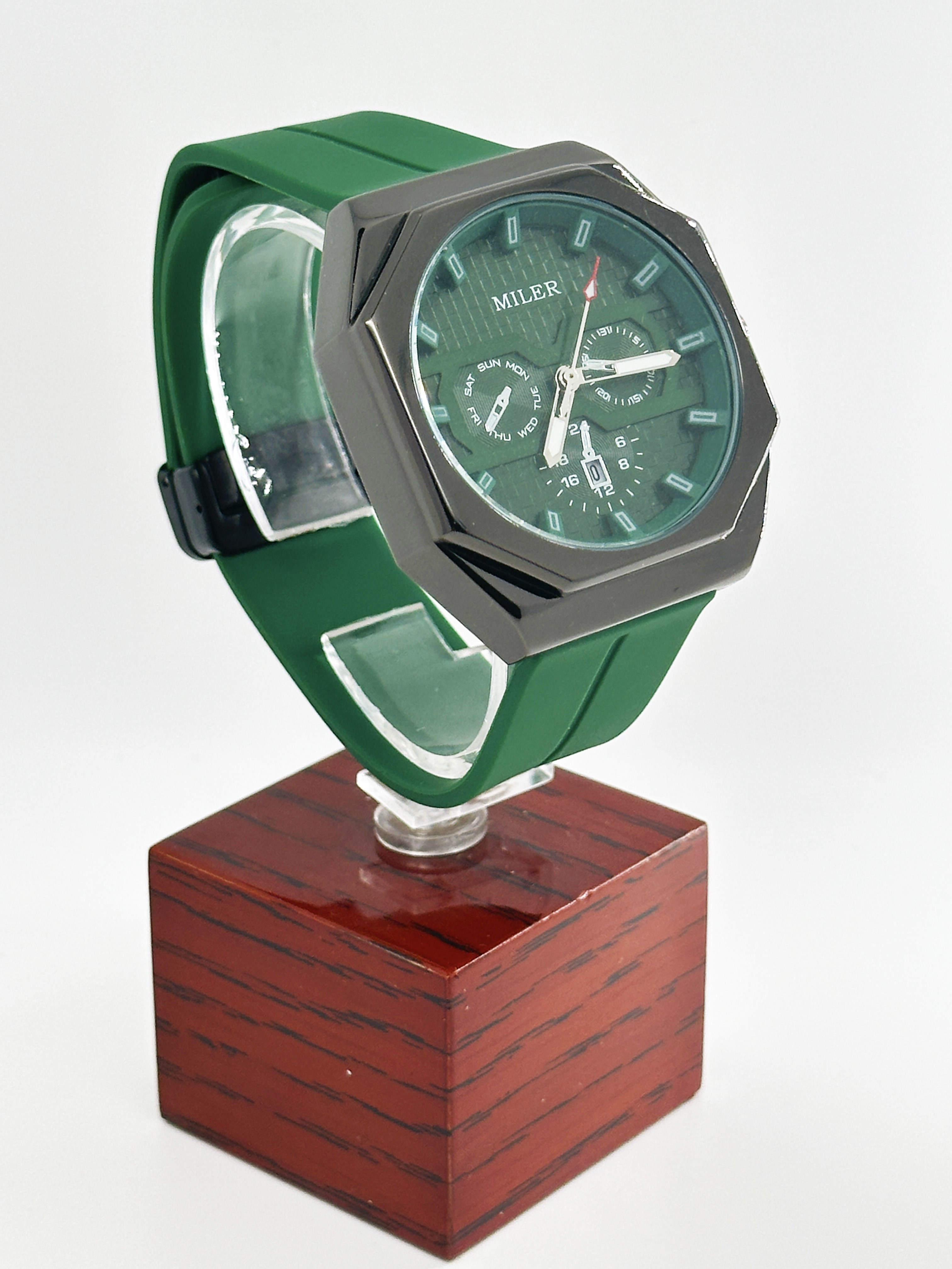 Men's Luxury Watch Waterproof Luminous Automatic Moon Date Silicone Leisure Quartz Men's Watch