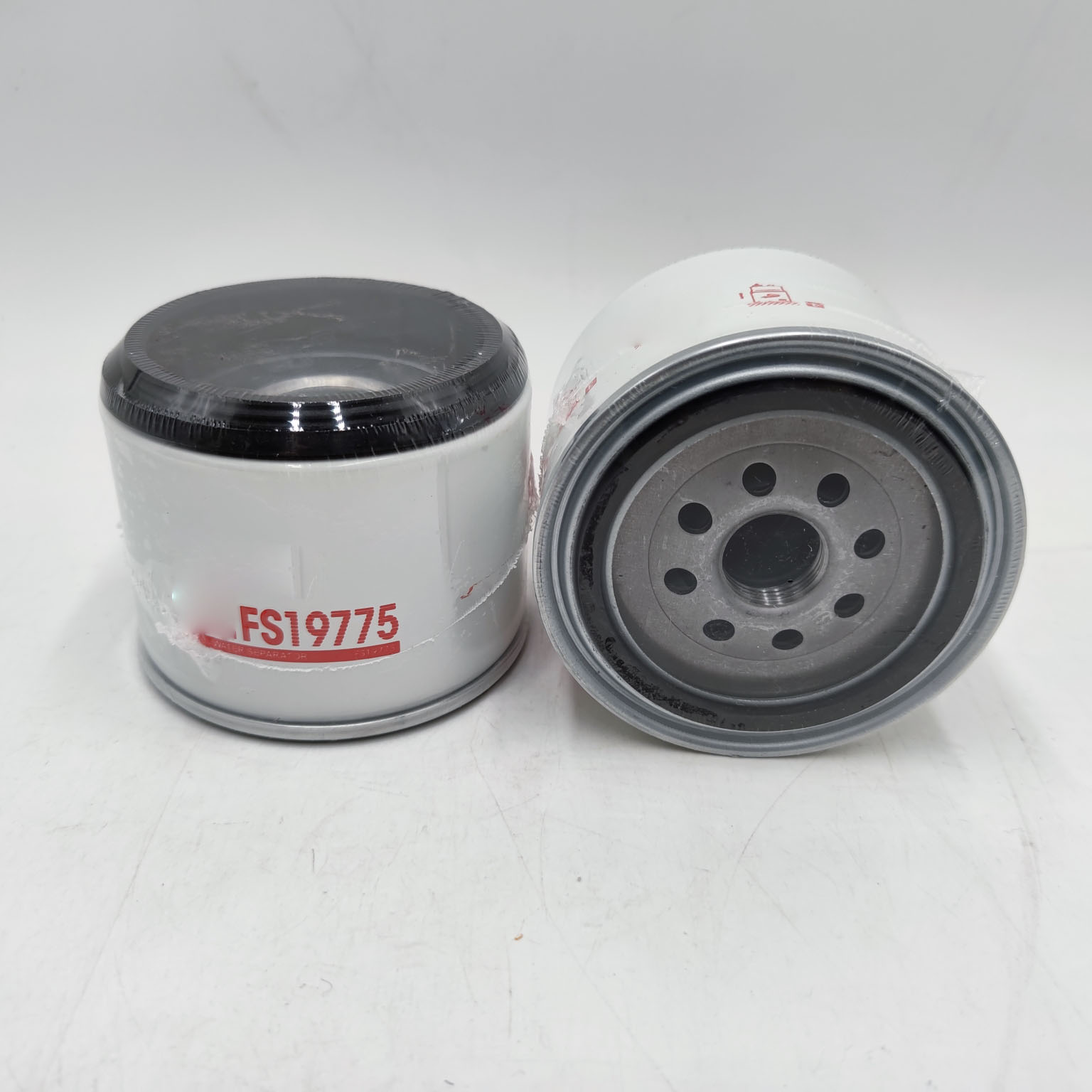 Supply Fuel Filter Oil Water Separator FS19775 for Standard Size Fuel Injection System