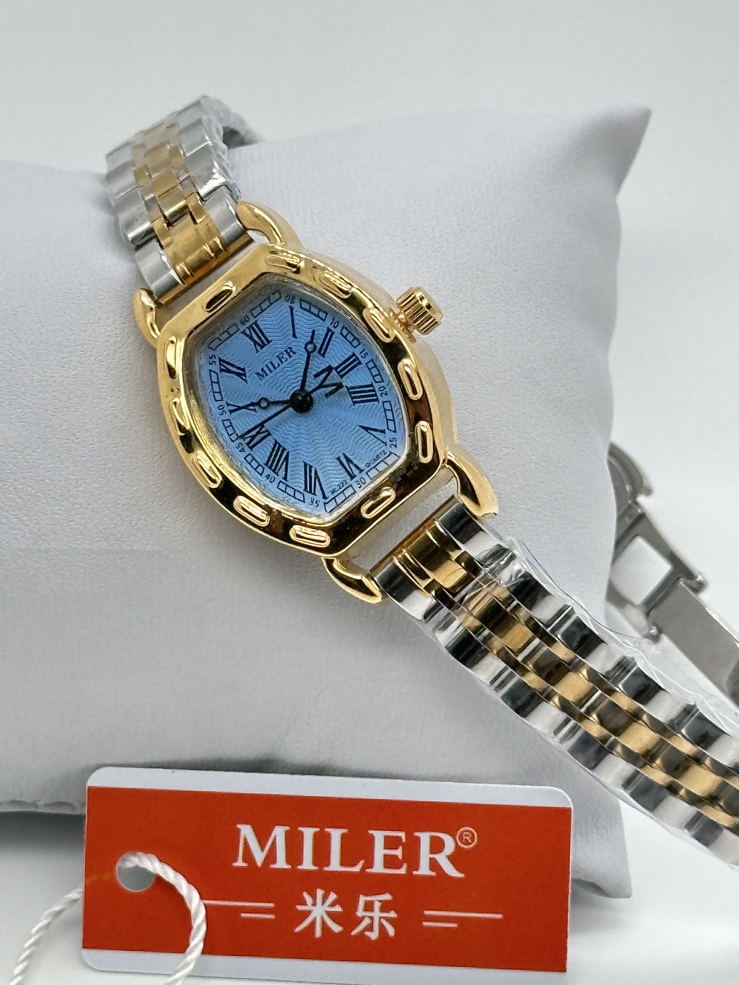 Round Casual Metal Strap Quartz Watch With Luminous Hands Analog Date Display