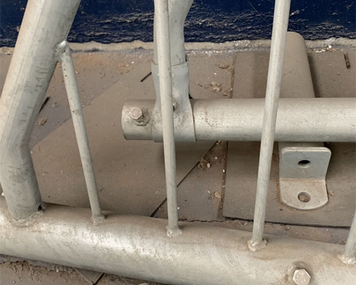 Anti Rust Cattle Diagonal Feed Barriers , Galvanized Steel Cow Feed Barrierse