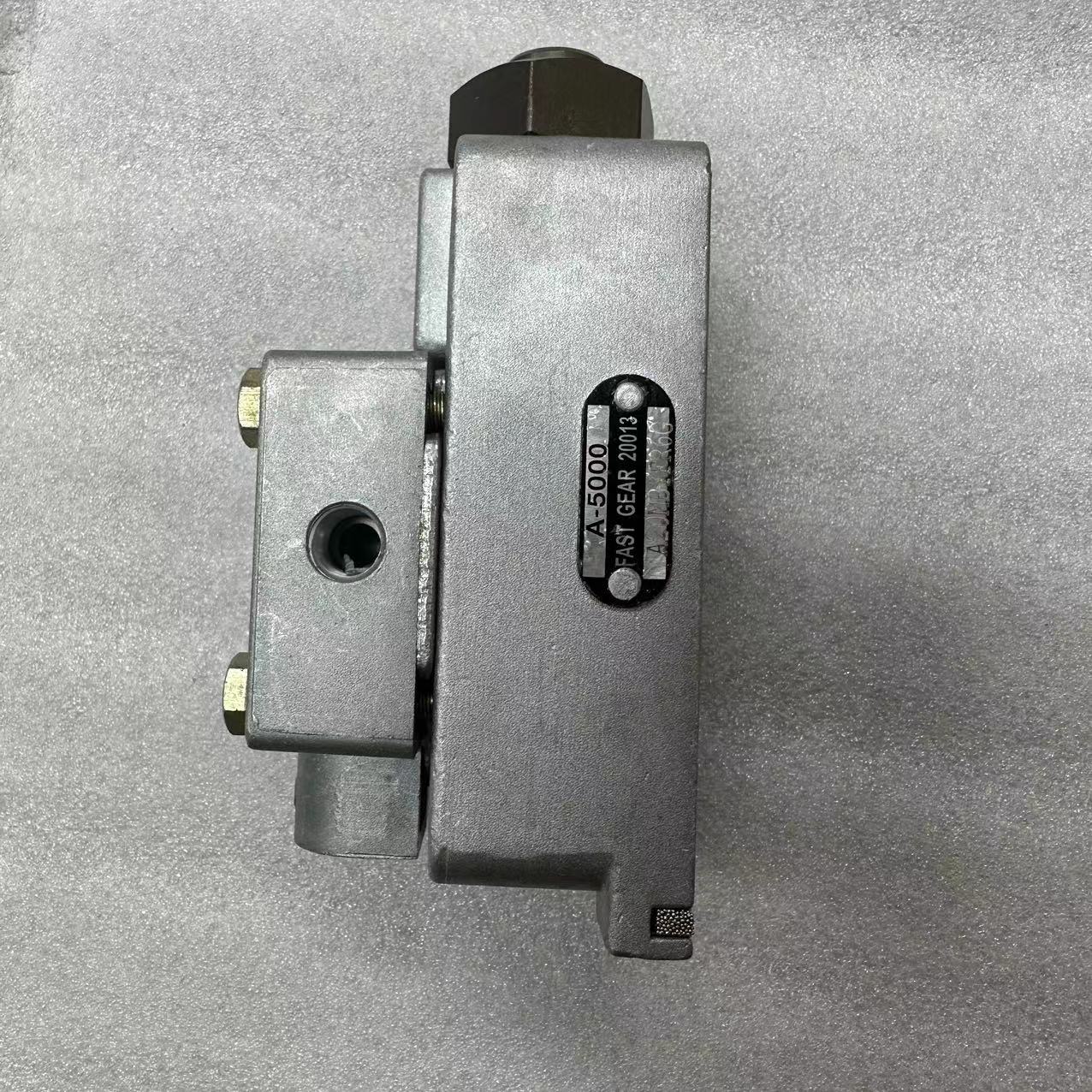 Original Transmission Follow-up Valve A5000 for Shacman Trucks in Excellent Condition