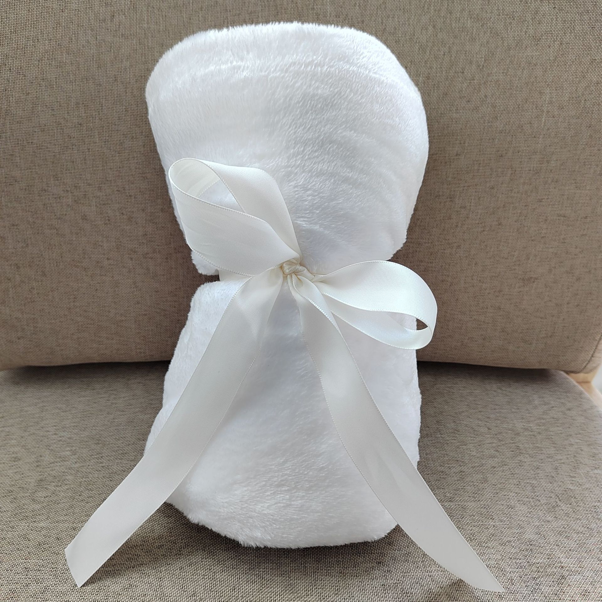Polyester Solid Color Coral Fleece Blanket for Home and Office Decoration