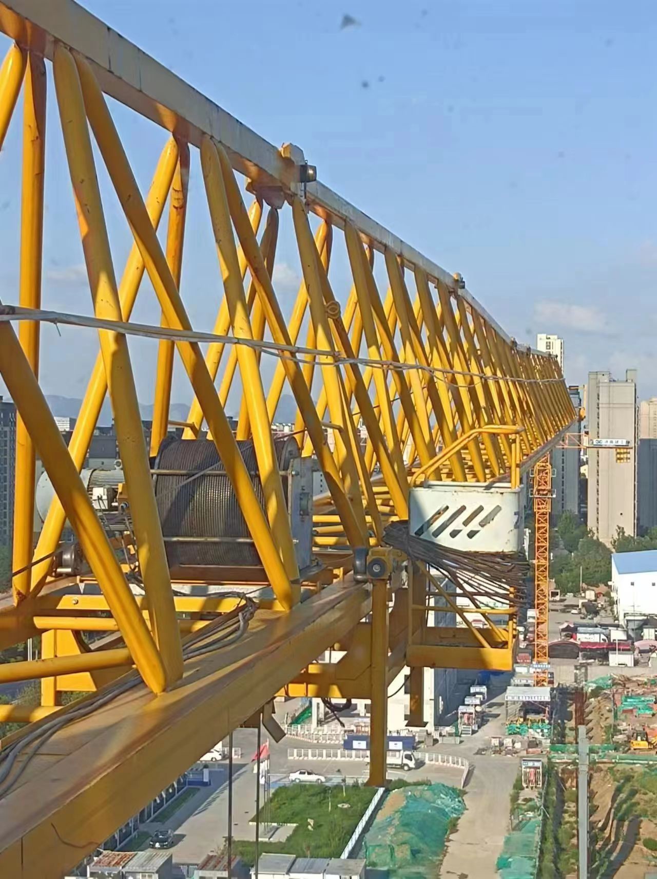 Zoomlion construction tower cranes escort your construction site