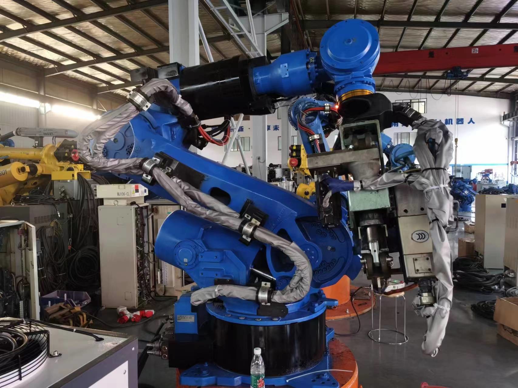  200kg Payload Spot Welding Robot With 2650mm Reach Yaskawa ES200D All - In - One For Seamless Industrial Applications From Welding To Milling Manufactures