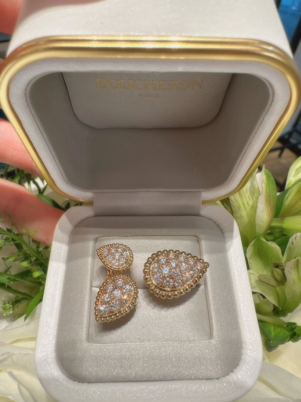 Luxurious 18K Gold Diamond Ring HK Setting He Perfect Accessory For Special Occasions