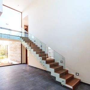 Customizable Standoff Glass Railing System with 8-12mm Tempered Glass and 0.8m-1