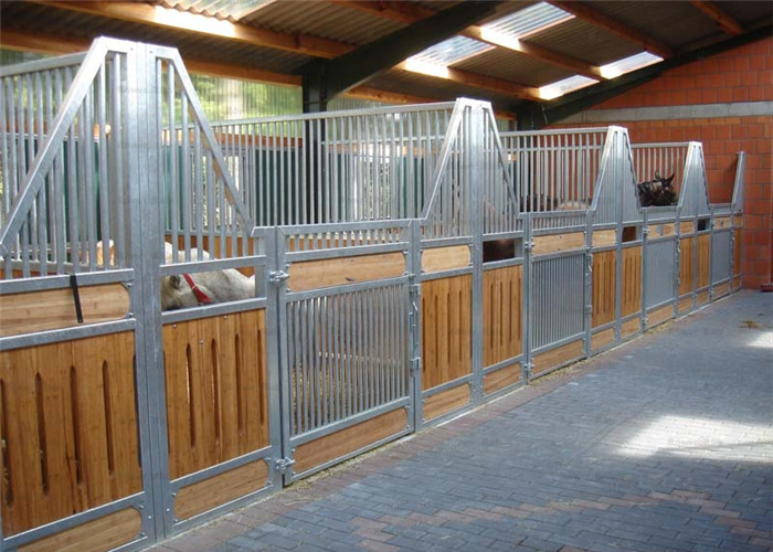 Portable European Horse Stalls Outdoor Hot Dipped Galvanized With Swing Door