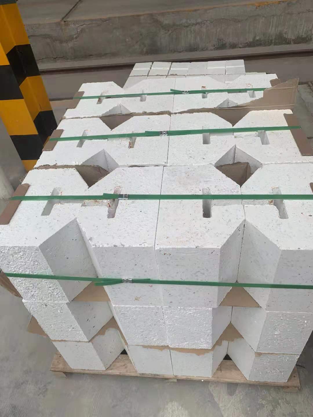 Sample Provided Sillimanite Silica Refractory Brick for Glass Furnace at from Chin