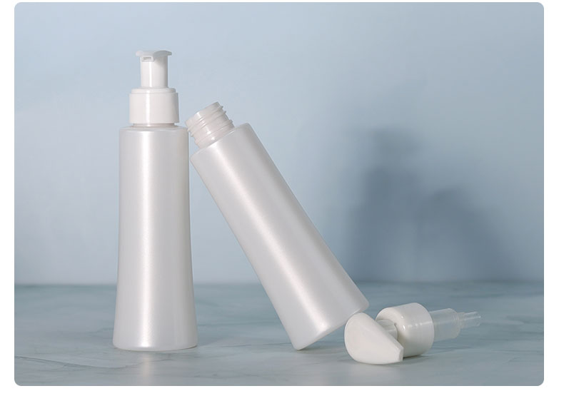 Matte Plastic Dispenser Bottle 120ml Square Foaming Facial Cleanser Bottle