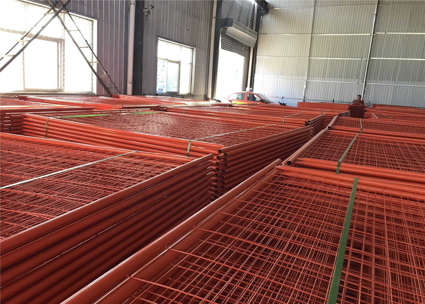 Powder Coated Temporary Construction Fencing Panels OD 32mm*1.4mm 2.1mx2.4m Mesh 60mm*150mm