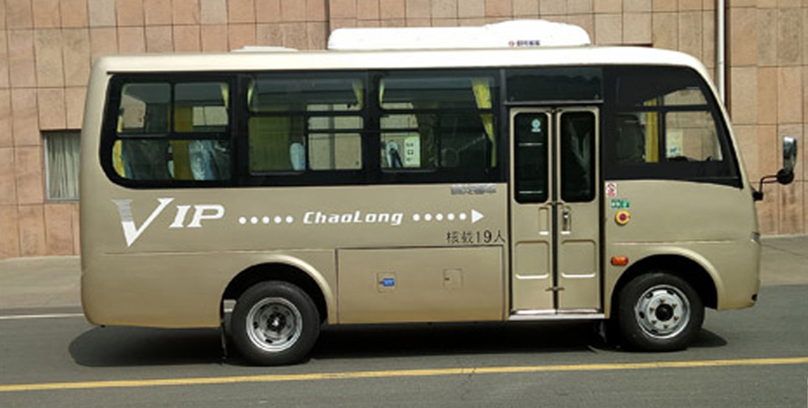 China Dongfeng Tourist Bus Business Reception Bus 10-19 Seats Diesel RWD Manual Transmission 4×2