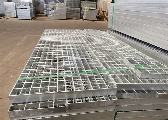 Non Slip Q345 Hot Dip Galvanized Steel Grating For Bridge Pavement