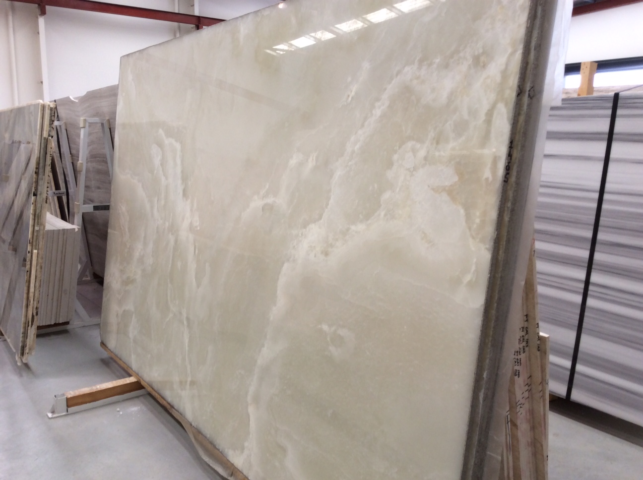 Popular Beautiful Backlit White Onyx Stone Slab For Floor / Wall / Countertop