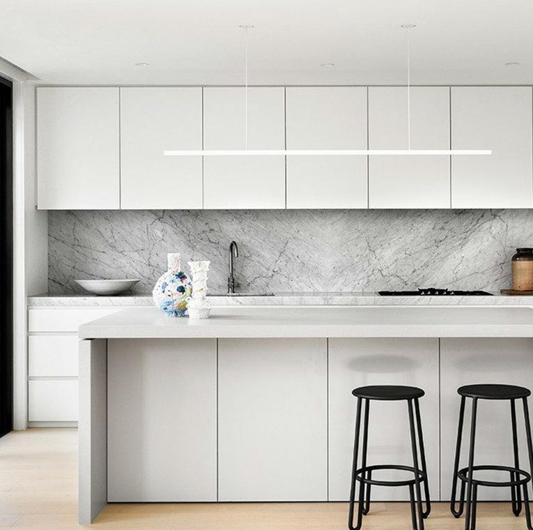 Customizable White Solid Wood High Gloss Kitchen Cabinet for Villa Renovation Project