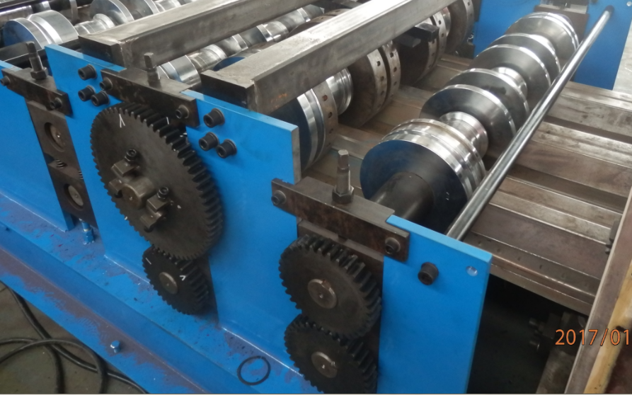 Gear outside of double layer machine