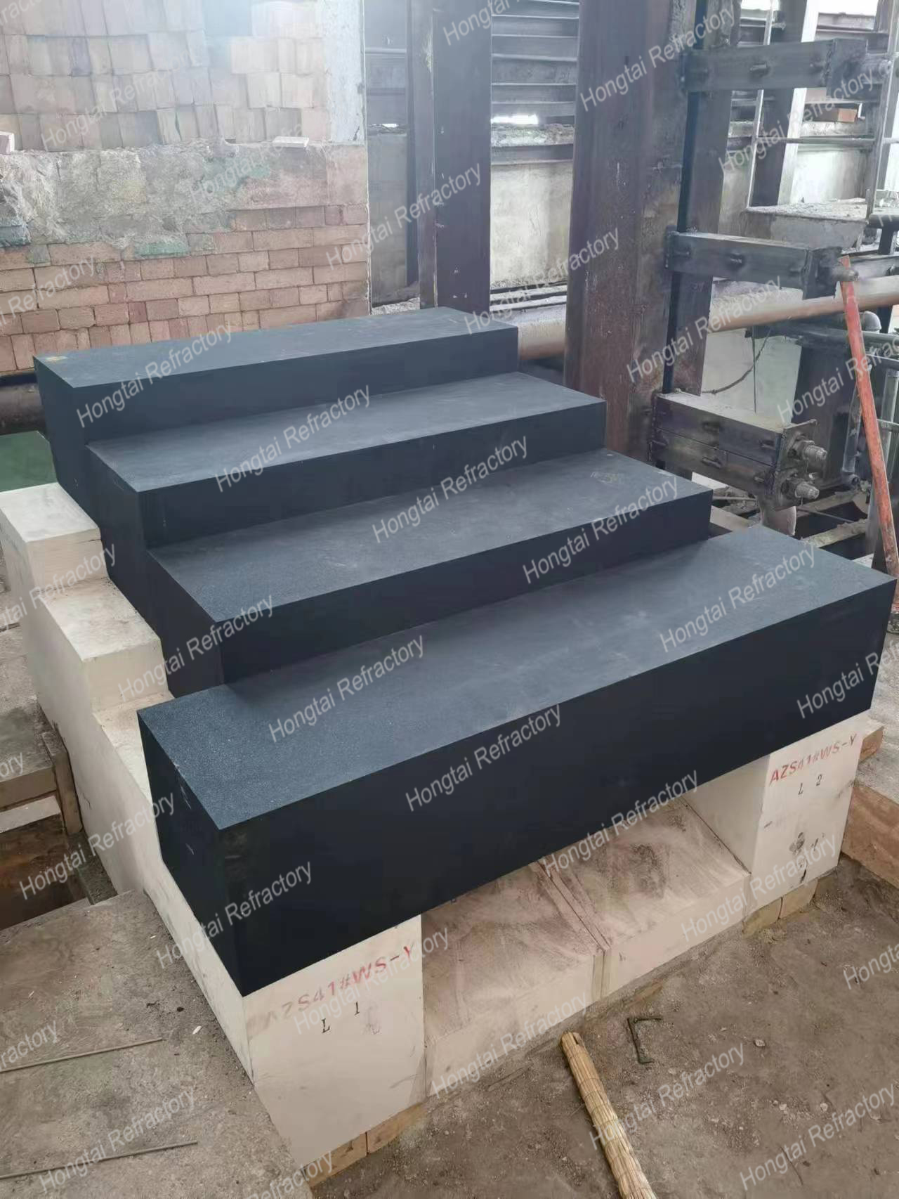 Chemical Stability High Chrome Corundum Brick for Glass Melting Furnace Throat Corner