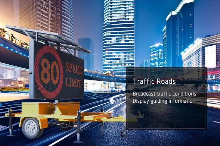 Trailer Mounted Solar Traffic Vms Sign Board Guiding Communication TCP/IP Mobile Angle 70°