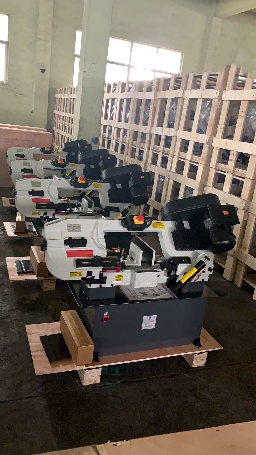 CE Plc Portable Band Saw Machine Bs 712n Automatic