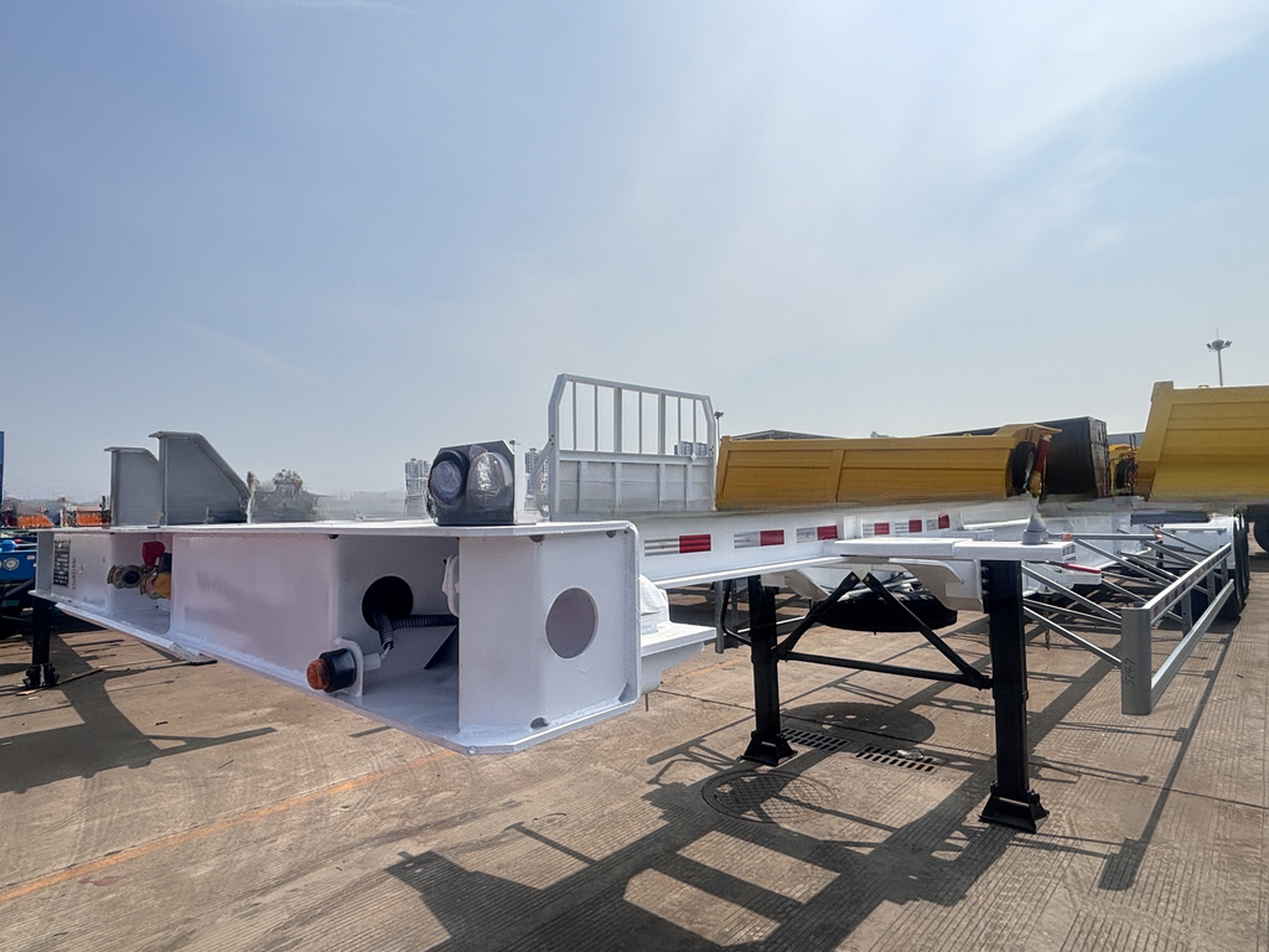 53ft Gooseneck Skeleton Truck Frame Semi Trailer Container Shipping Chassis with Excellent Features and Durable FUWA Axle