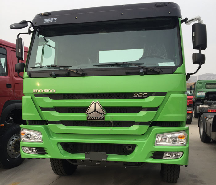 Capacity 25 - 40 Tons Cargo Truck Chassis SINOTRUK HOWO ZZ1257N4641W TR691 Tyre