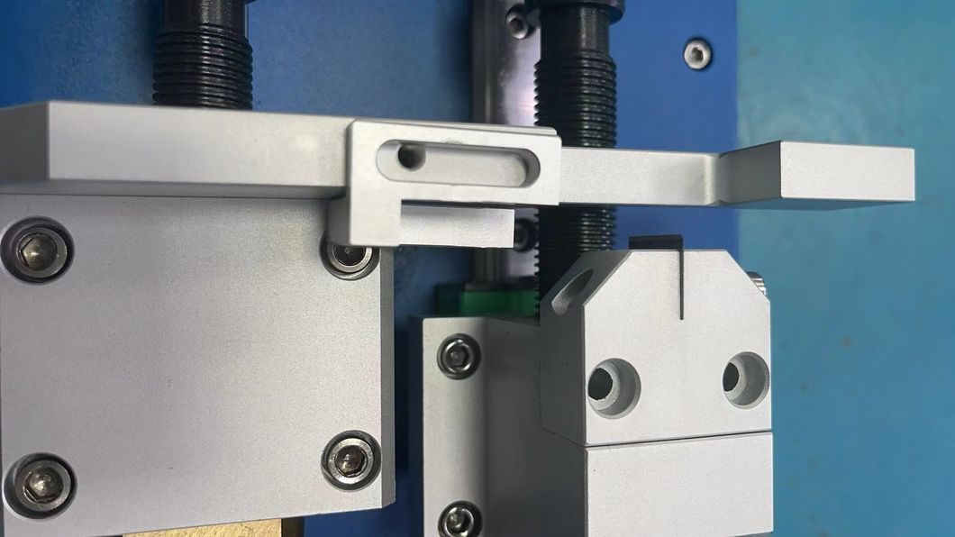 Automatic Plastic Sample Double V Notch Cutting Equipment
