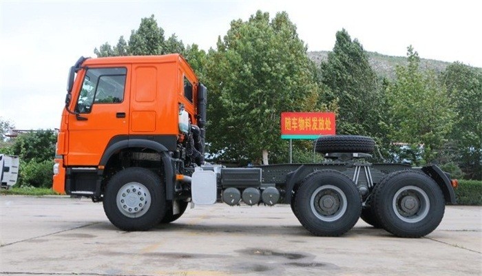 ZZ4257N3241 SINOTRUK HOWO Container 6x4 Semi Trailer Towing Truck