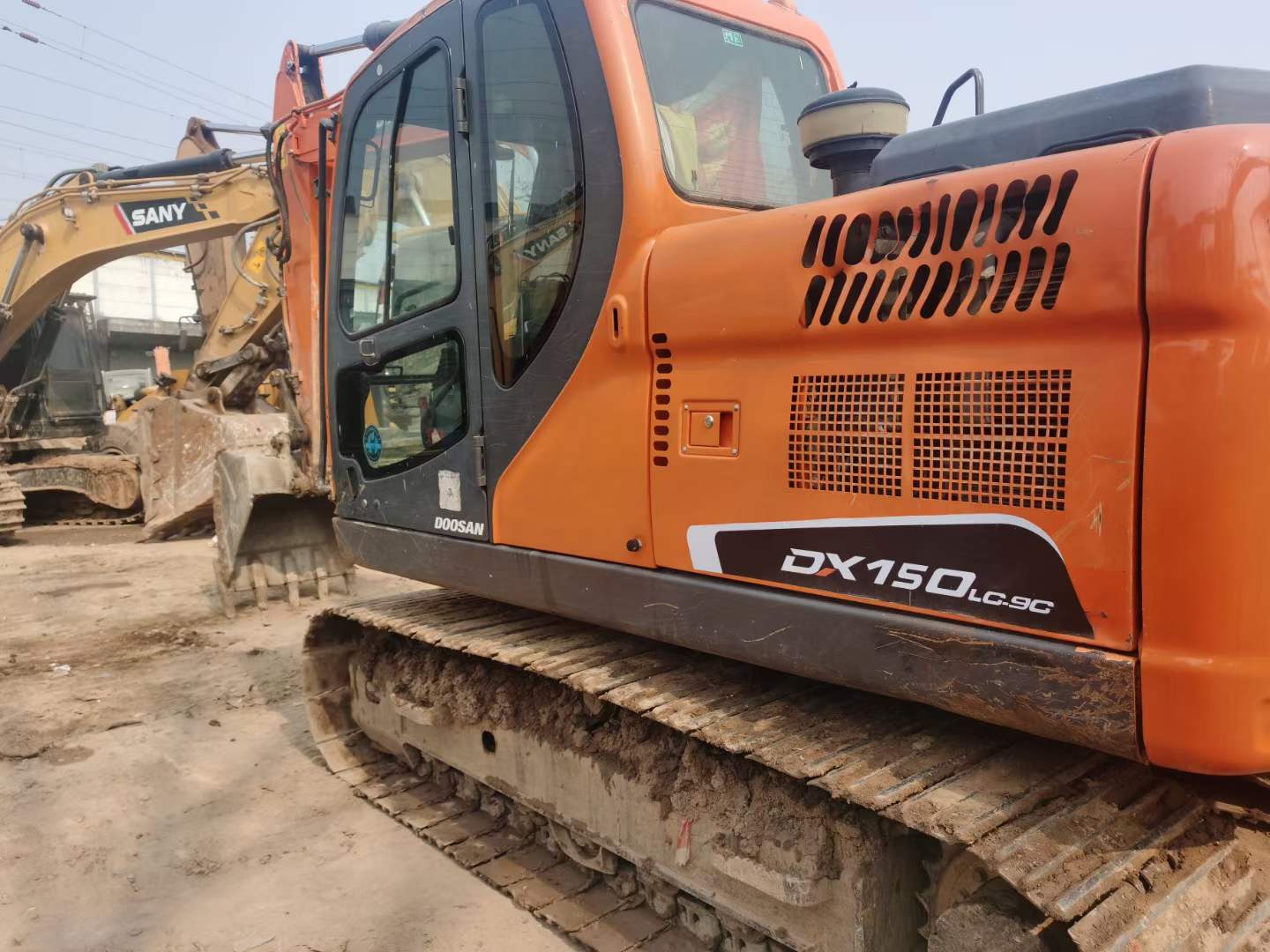 DH130 DX130 Second Hand Excavator Digger With Dozer Wheel Crawler Machine