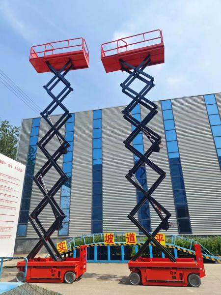 Battery Powered Self Propelled Elevating Work Platforms 300kg / 1000kg Load