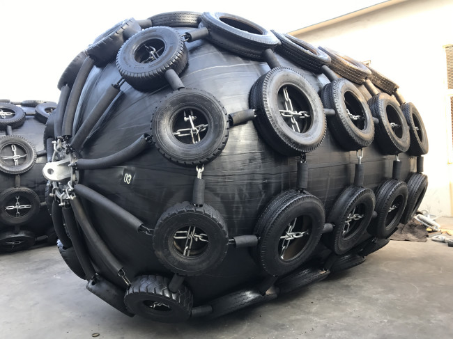 Quay Pneumatic Rubber Fender Boat Dock Protection Marine Fenders
