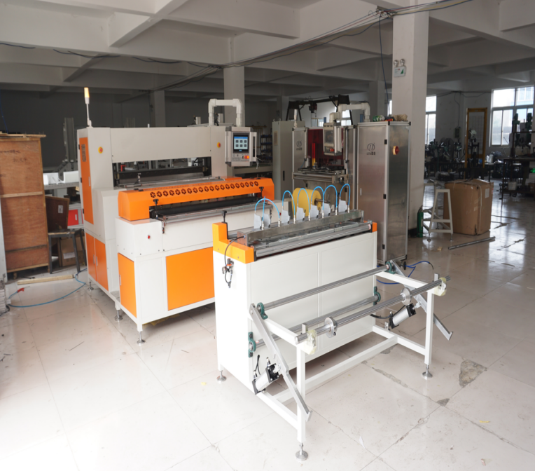 Computerized HEPA Filter Pleating Machine 1KW Knife Paper Pleating Machine 1300mm Working Width