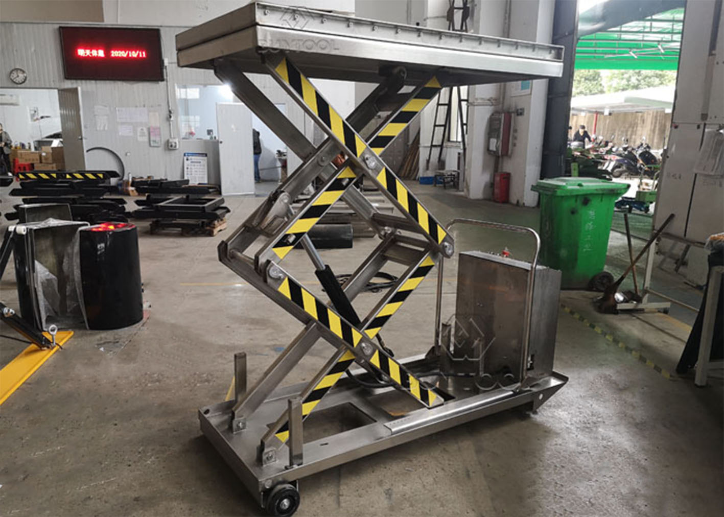 Electric Mobile Stainless Steel Pallet Lift Table With Rollers In Food Field 1220x610mm