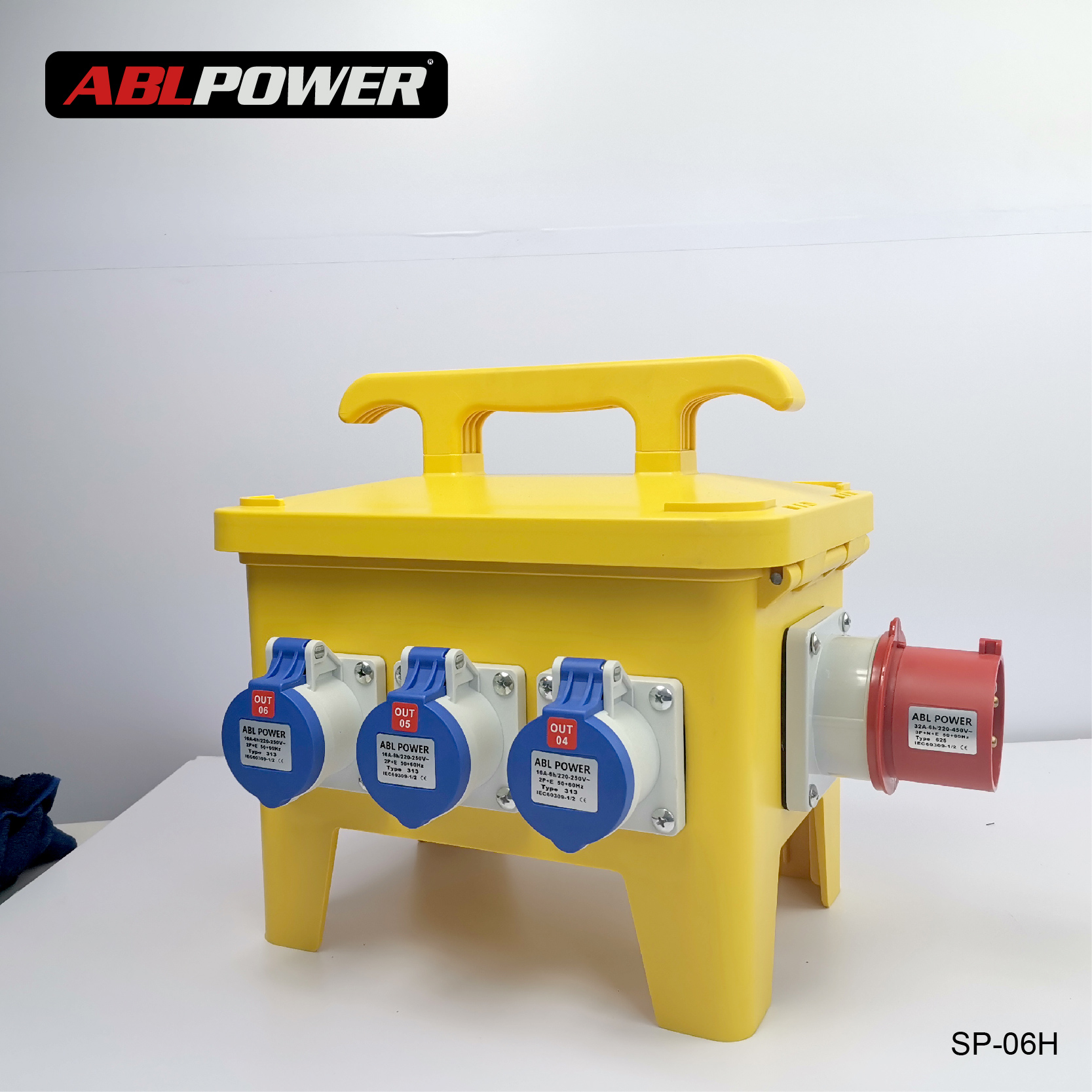 DZ47 OEM ODM 380V 32 Amp 3 Phase Distribution Box