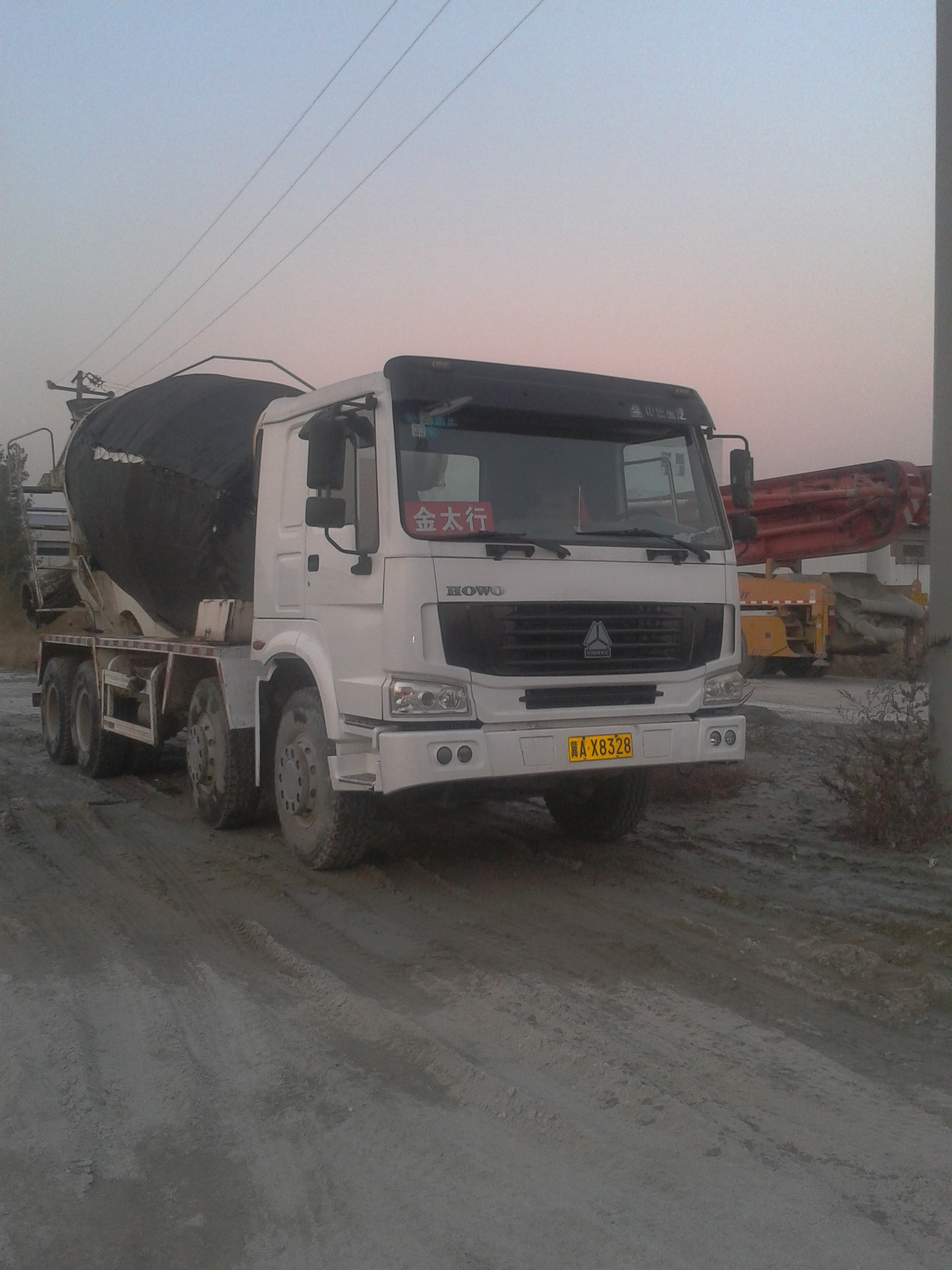 Sinotruk Concrete Mixer Truck Max Loading 16000kg With Hydraulic System