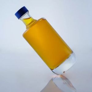 Round Shape Empty Glass Bottle With Screw Cap Decal Surface for 700 ml Vodka