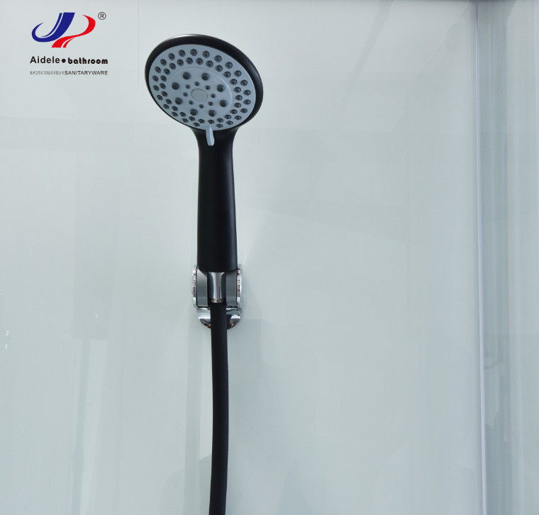 Innovative Design Shower Room With 4/5mm Tempered Glass And Matt Black Frame