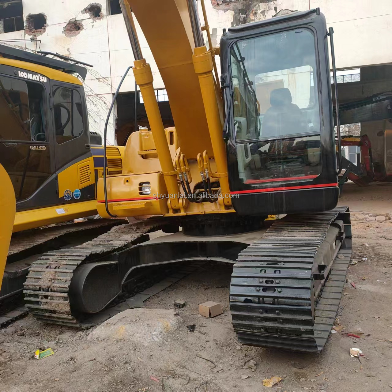Used Excavator CAT 320B 320C 320D Earthmoving Mini Excavator with 0.8m3 Bucket Capacity