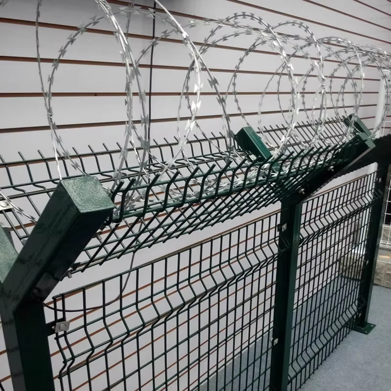 Wholesale BTO-10 Razor Barbed Wire High Tensile Rolls For Secure Enclosures Wire Fence Panel
