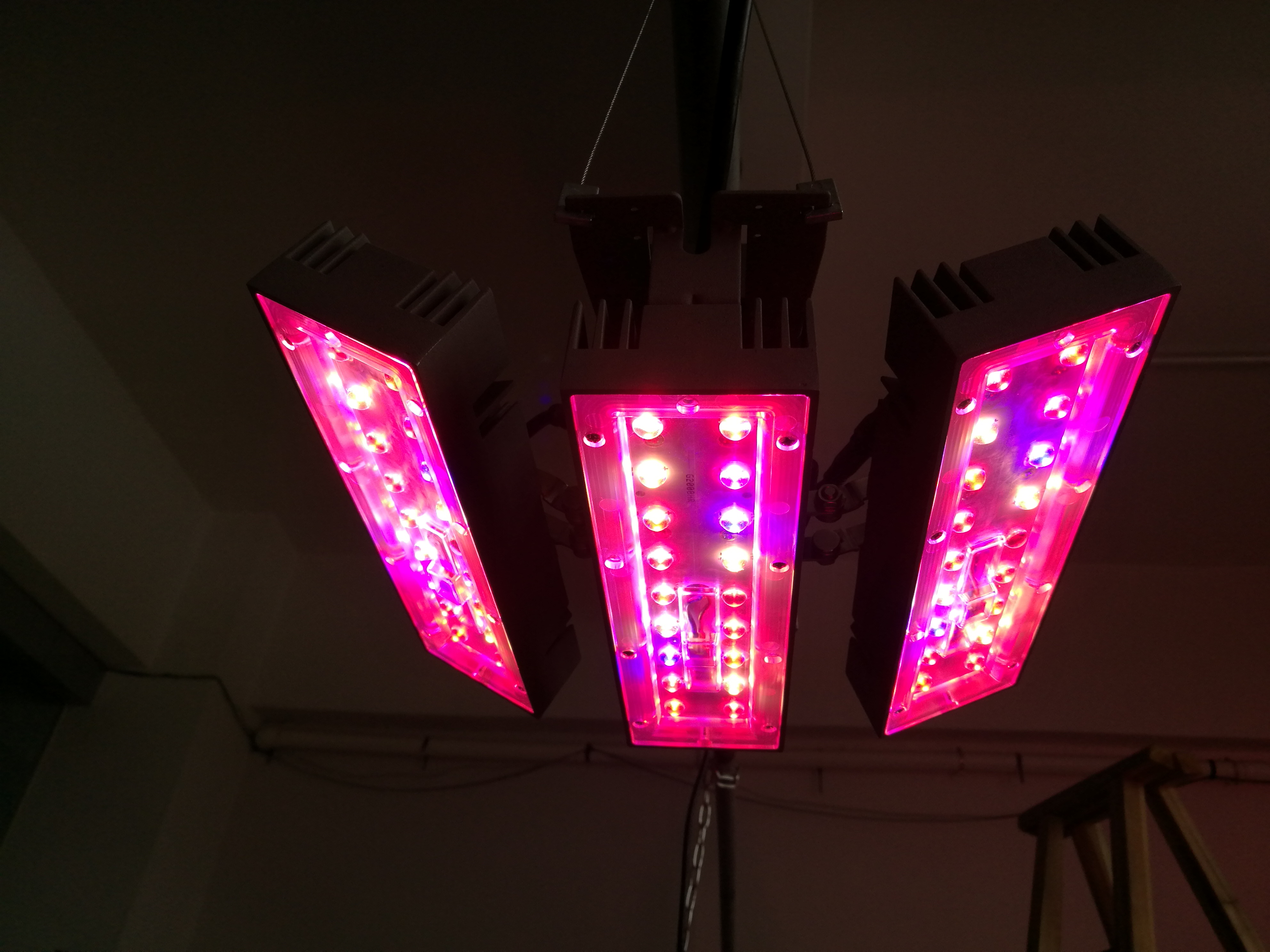 100W Plant light 85% energy saving led grow light VS HPS led light, green light protect environment light