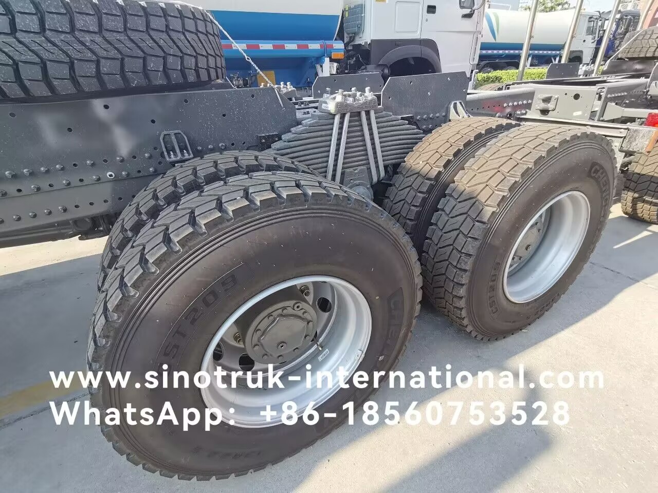Sinotruk New Howo Tipper Dump Truck Chassis Weichai Engine 6 × 4 LHD Orange Color