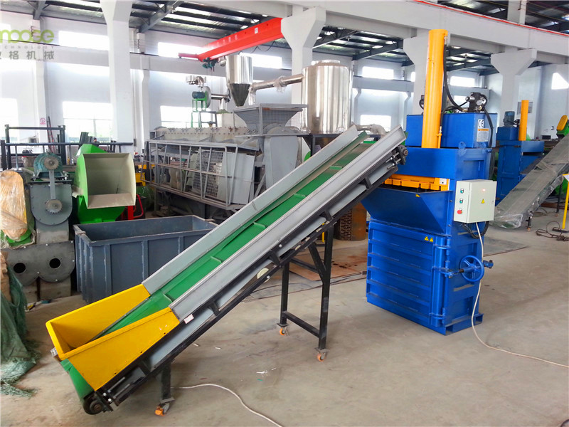 Hydraulic Vertical Cardboard / Paper / PET Bottle Baling Machine