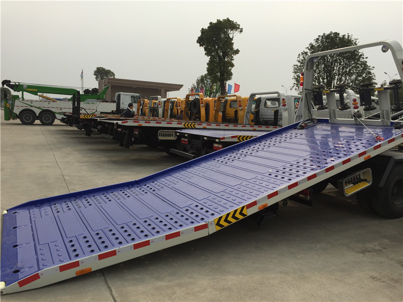 Manufacturer direct sale HOWO emergency car carrier slide bed tow truck flatbed recovery road rescue truck for sale